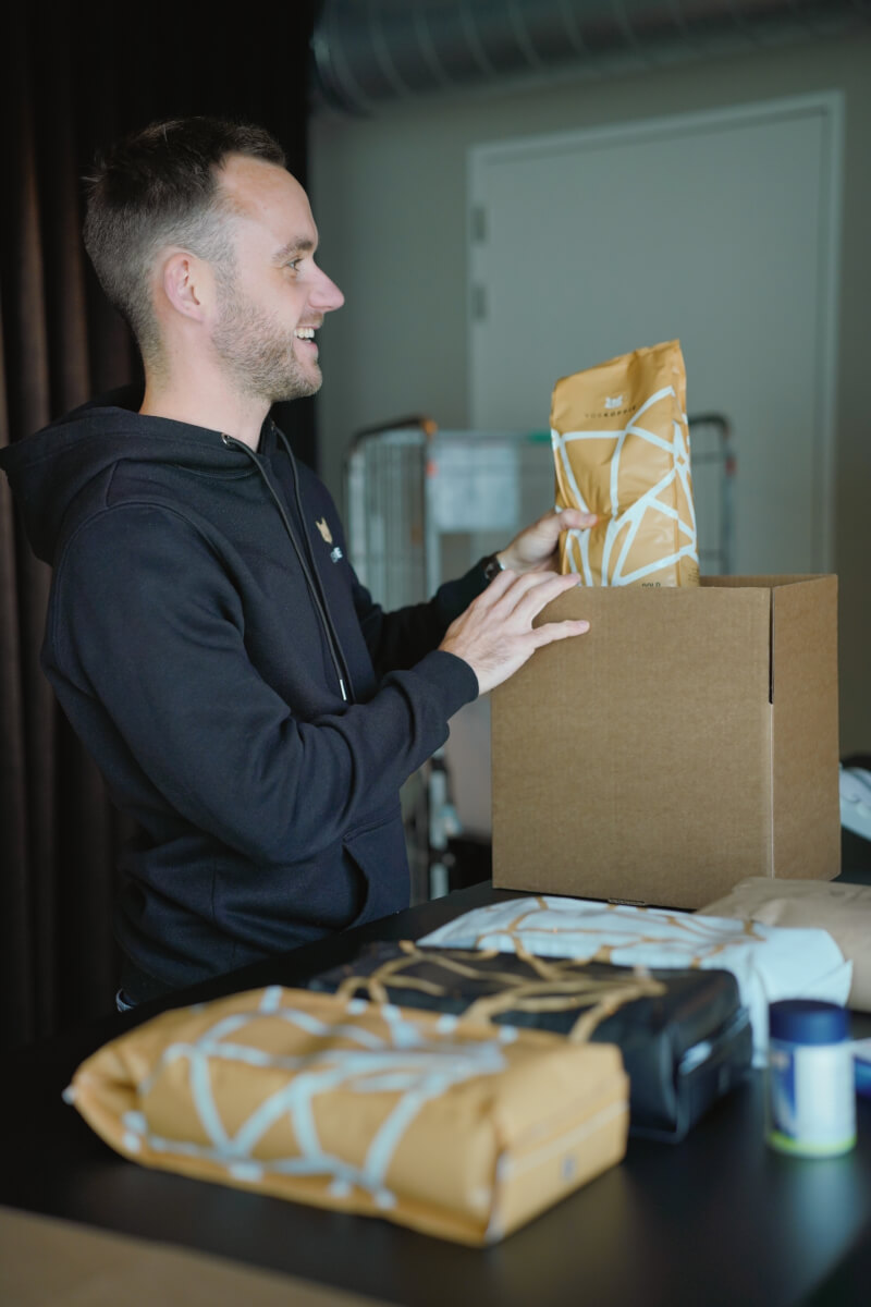 Vos Koffie - Pakketten Inpakken